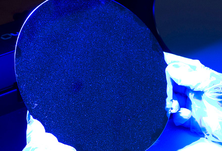 Wafer particles inspection Under collimated blue light